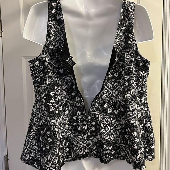 Torrid Black White Lace Print Sweetheart Peplum Top w/ Back Zipper-Size 2=2X - Picture 11 of 16